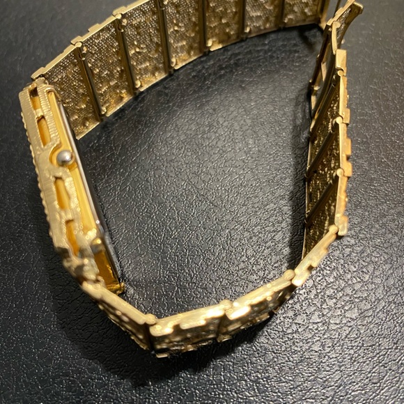 14k geneve gold nugget watch 60 grams - Picture 4 of 6